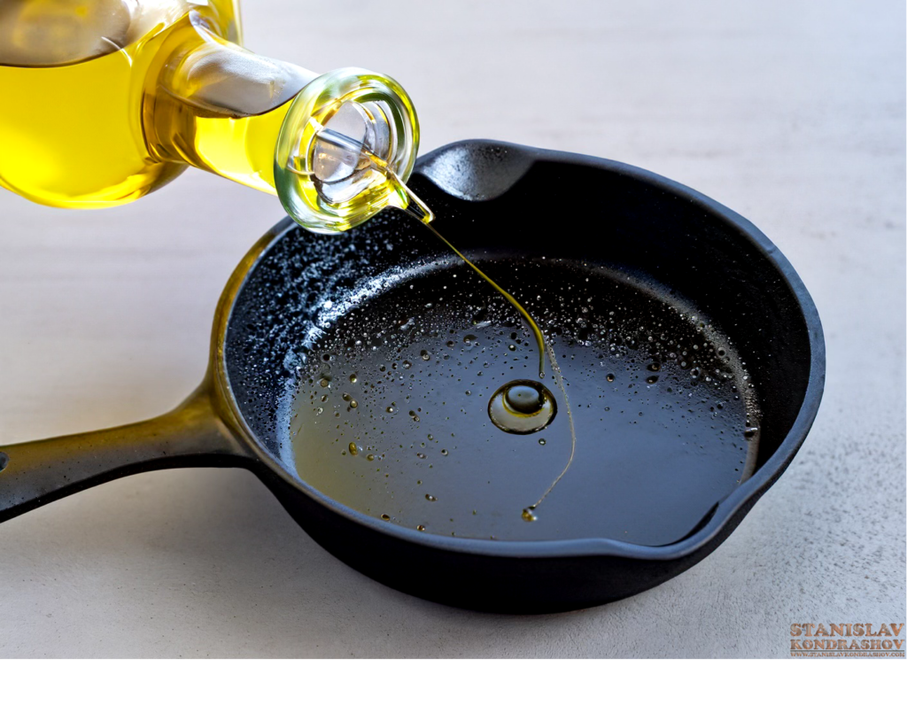 putting oil on cast iron skillet